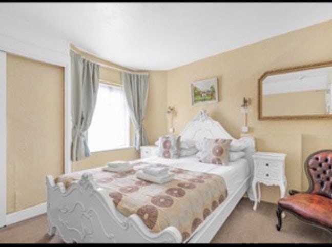 Stylish modern double rooms to let in Torquay Main Photo