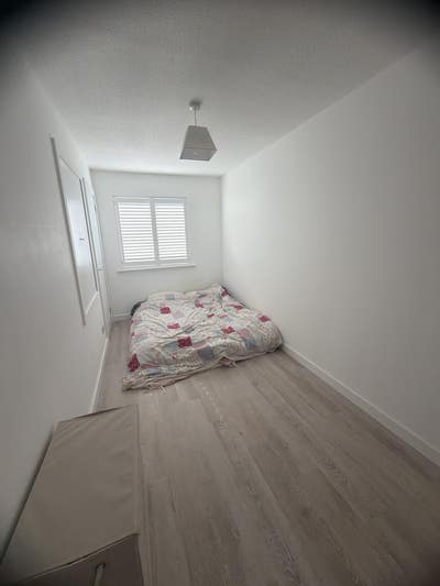 1 small double room available in small house Main Photo
