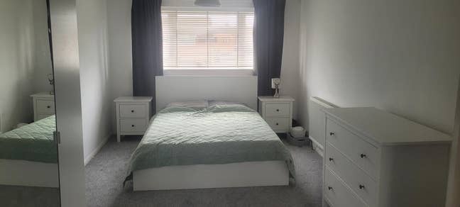 Large spacious double room with en suite bathroom Main Photo