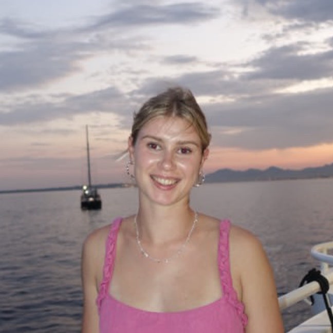 Professional Female seeks a double room Main Photo