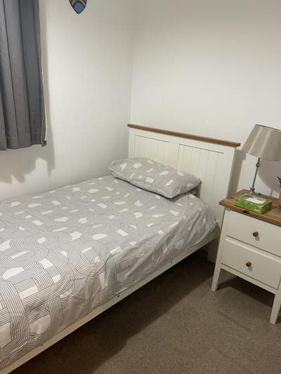 Single room in family home  Main Photo