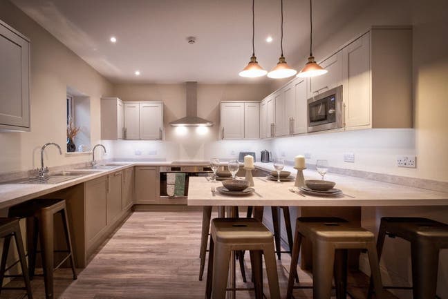 Luxury En-Suite Rooms With Mini Kitchens - Parking Main Photo