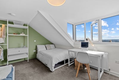 ✨ Modern Ensuite Room in Great Location Main Photo