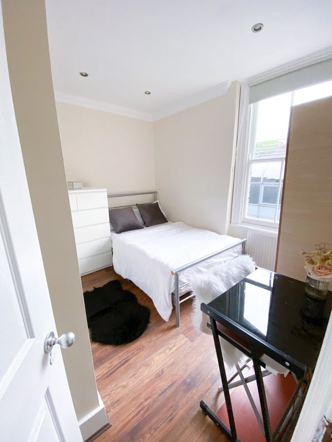 ✨ Cozy and Comfortable Room Available 🏠 Main Photo
