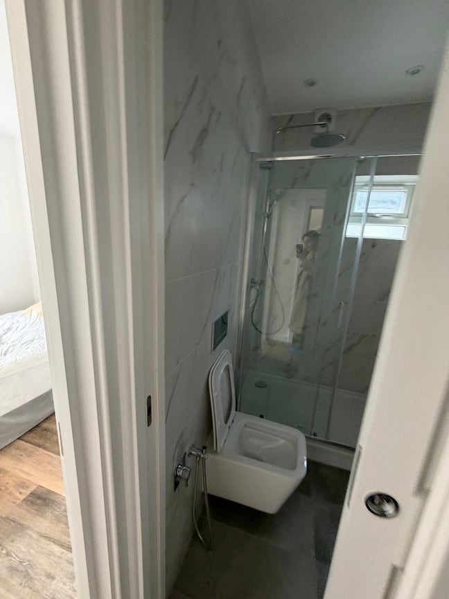 Modern Double Room in Prime location  Main Photo