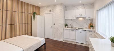 Ensuite Double Room By the Canal. All BILLS INC Main Photo