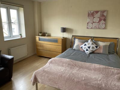 Spacious Double Room – Central Avenue, CB4 (70CA5) Main Photo