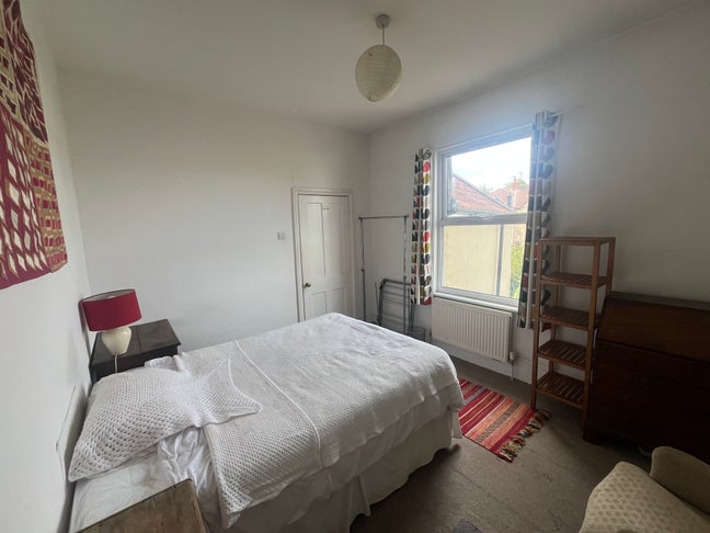 Low cost accommodation in Downend, Bristol BS16 Main Photo