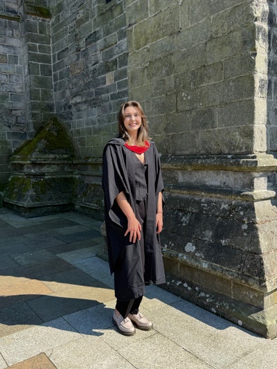 Female Looking for Flat  Main Photo