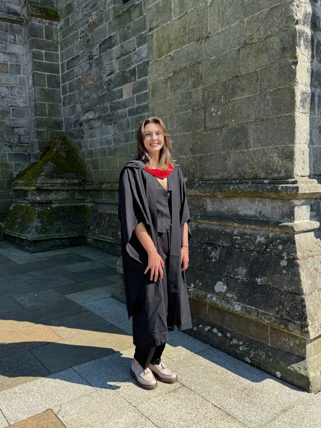 Female Looking for Flat  Main Photo