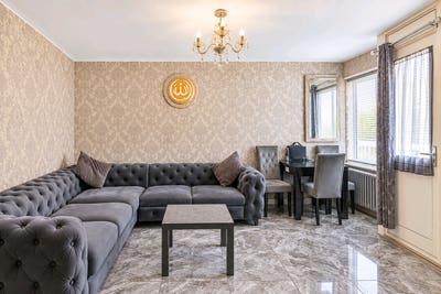 Two Bedroom Ground Floor Flat in Pimlico SW1V Main Photo