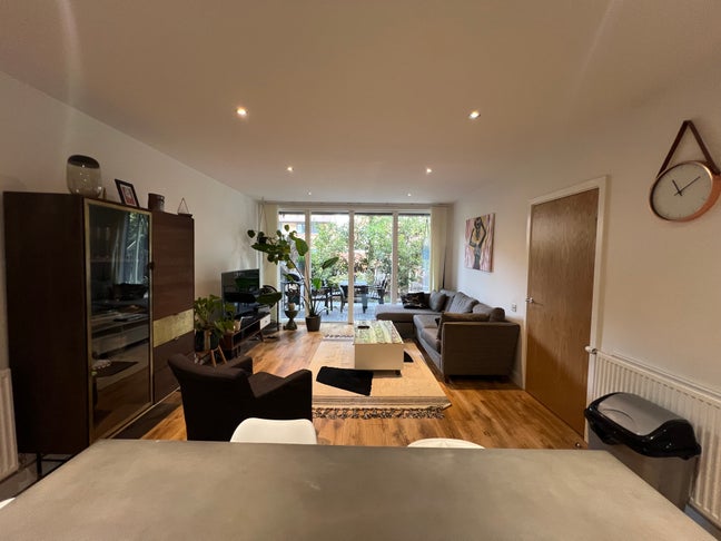 Two bedrooms in garden flat Haggerston (E8) Main Photo