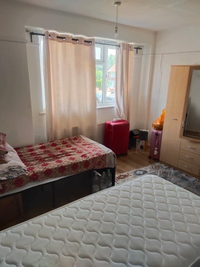Double master bedroom- for girls or couple Main Photo
