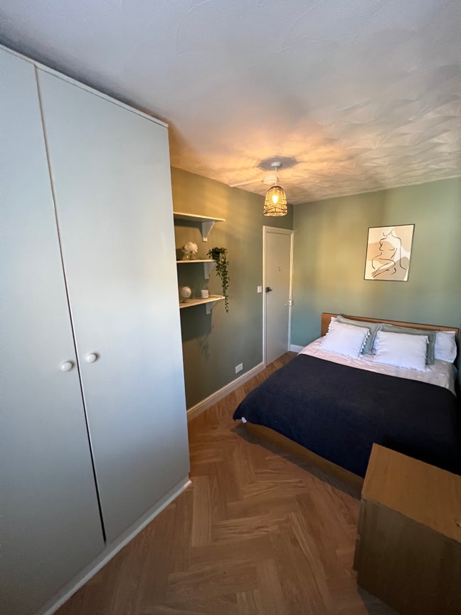 Spacious Double Room – Central Rochester – &pound;600pcm Main Photo
