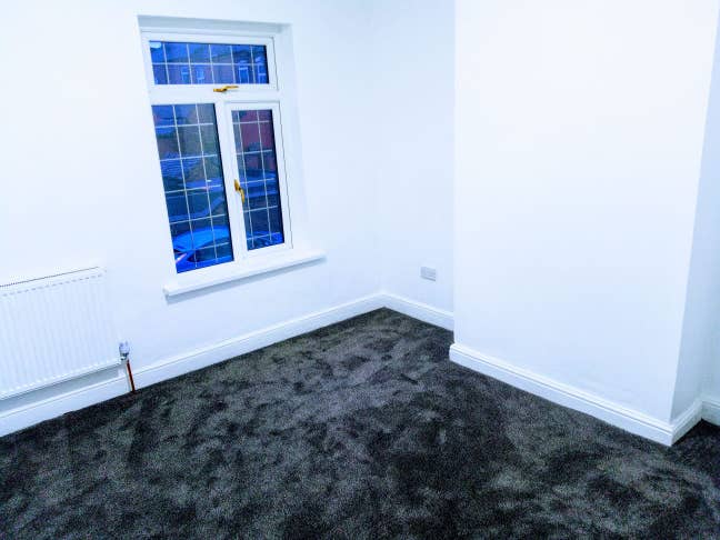 House share double bed room available  Main Photo