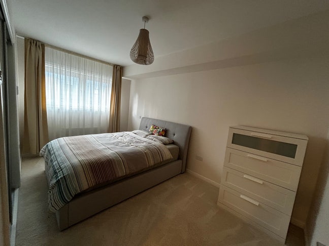 Modern en-suite room with garage Main Photo