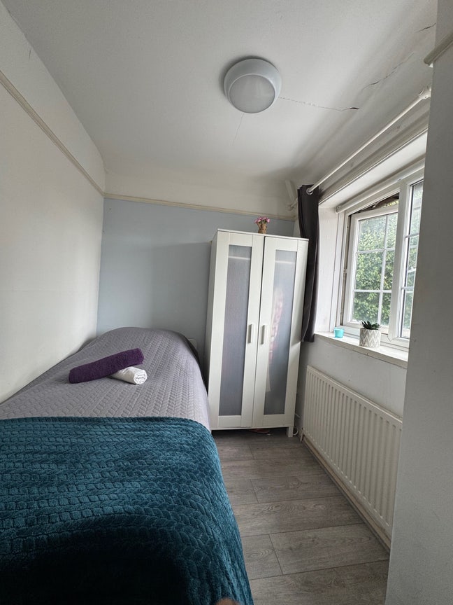Single Room to Let in East Acton  Main Photo