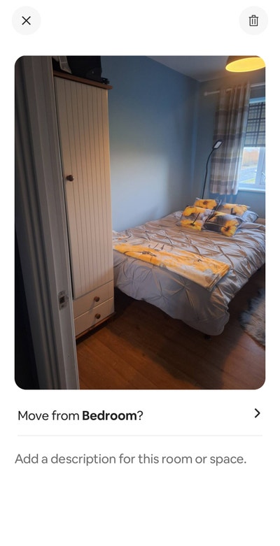 Lovely bedroom in modern flat Main Photo