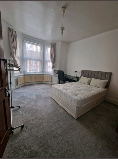 Double bedroom near Central Park Main Photo