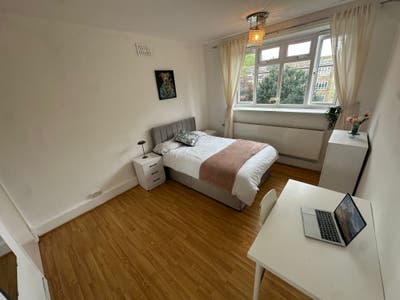 Modern SW11 Flat| from 12Th October | Bills in  Main Photo