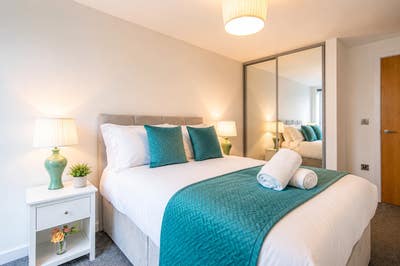 Bills Inc Stylish 2 Bedroom Central Apt Parking! Main Photo
