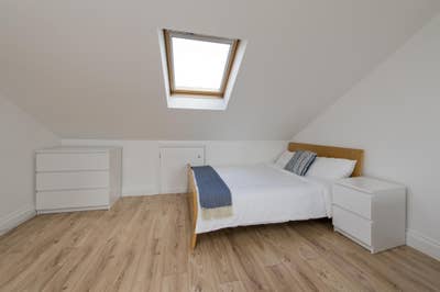 Studio Flat Available to Rent W12 Main Photo