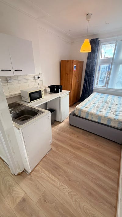 Wow studio flat in Edgware Rd 🏠🏠 Main Photo