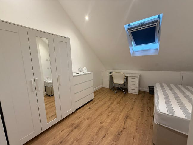 Studio Room in Shared House – LU1 1TP Main Photo