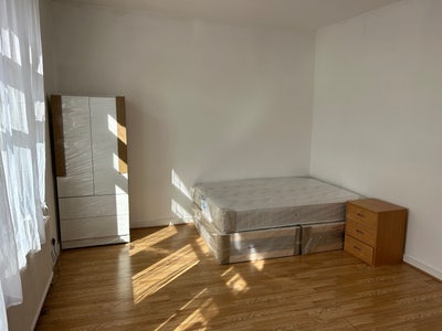 Huge Double Room Main Photo