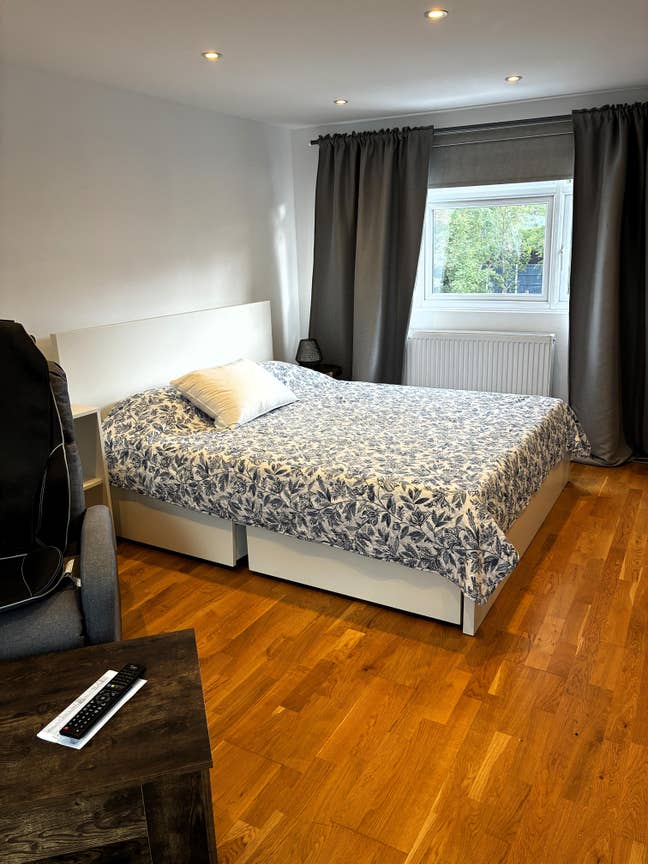Double aspect studio top floor Main Photo