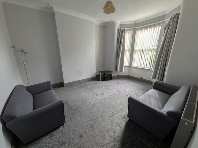 Large 4 Bedroom Property Available Main Photo