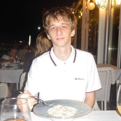 Hi! I work remotely and often prefer to spend... Main Photo