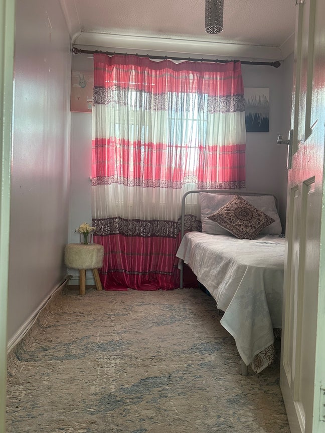 Large Double Room Main Photo