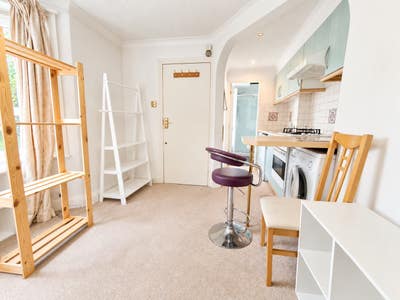 Amazing Studio in Angel with Private Kitchen/Bath Main Photo