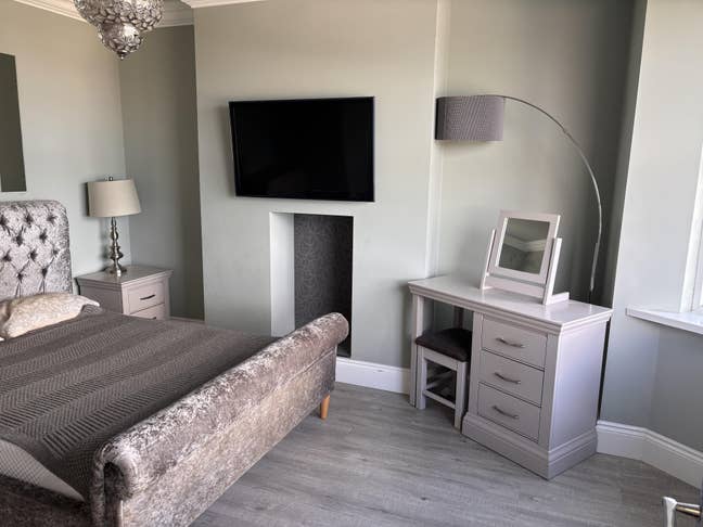 Large double bedroom with ensuite  Main Photo