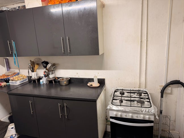Spacious Double Room with Private Bathroom & Parki Main Photo