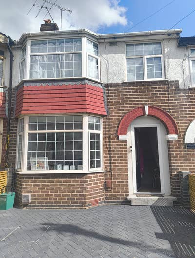 Room In Terraced House with Garden Main Photo