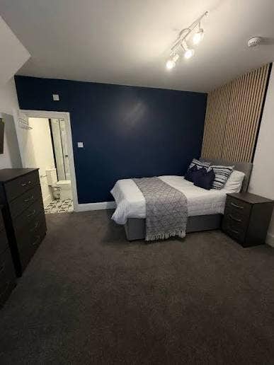  En-Suite  & Double Room Available – RM7 7LB Main Photo