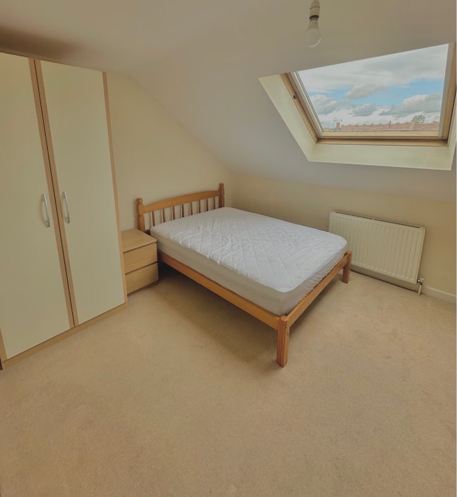 3 Bright and Spacious Doubles in Ealing Broadway Main Photo