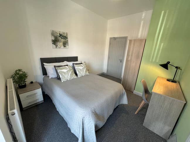 2 Modern Double En-Suite Room | Bills Included  Main Photo
