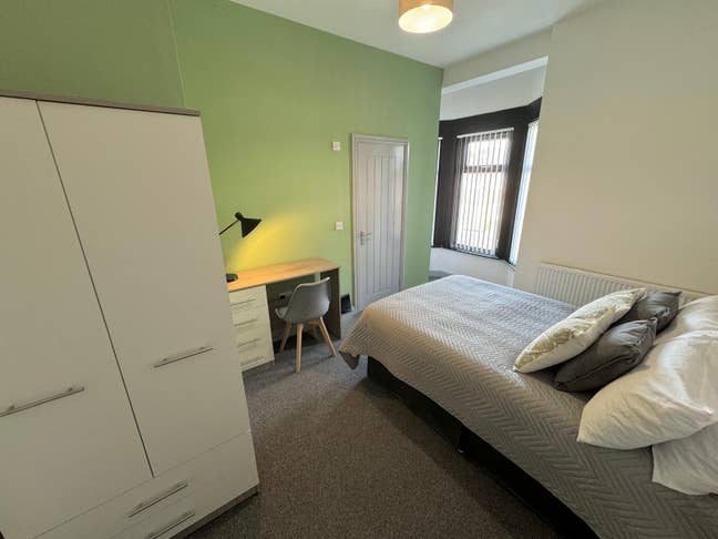 2 Modern Double En-Suite Room | Bills Included  Main Photo