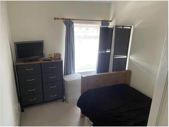 Single Room in a Shared House with all Amenities  Main Photo