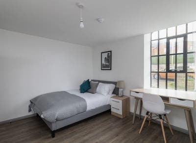 *Flatshare in Leek: Utility Bills at &pound;30 Per Month Main Photo