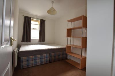 Need flatmate for 2 bed 2 bath apt. surrey quays  Main Photo