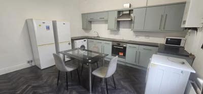 Rooms Availble Hyde Park *** Bills Included ** Main Photo