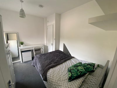 Modern and Homely Professional Houseshare Epsom  Main Photo