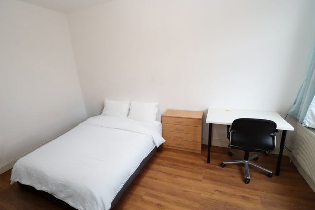 🏡 Ensuite + Double Rooms with Garden 🏡  Main Photo