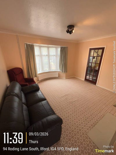 Newly Refurbished 5-Bed House Near Redbridge Main Photo
