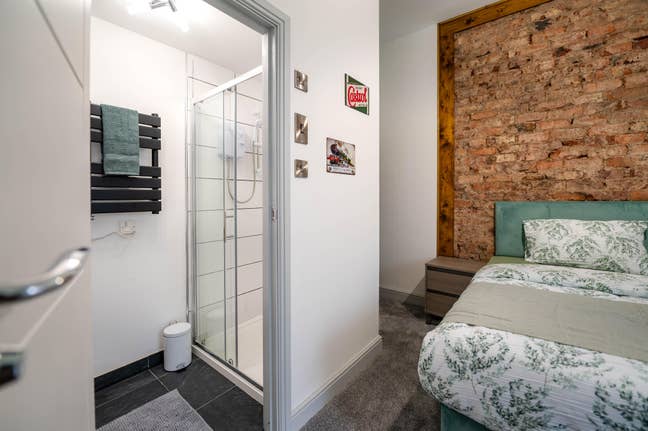 Couple Room In Failsworth Main Photo