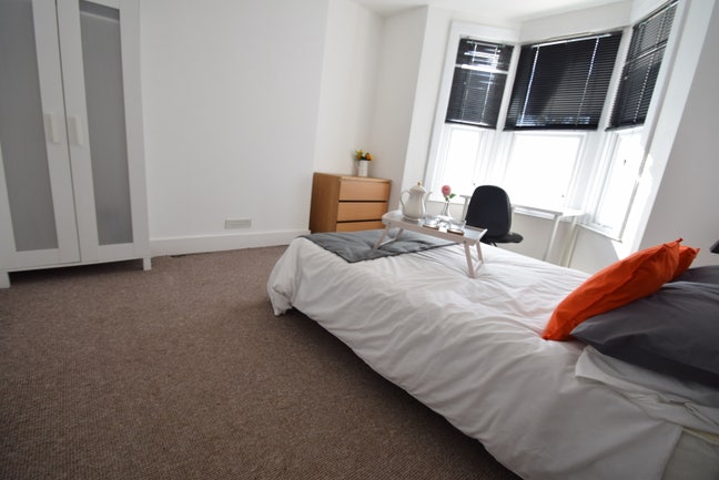 2 Rooms Available - Albert Road - Southend-on-Sea Main Photo